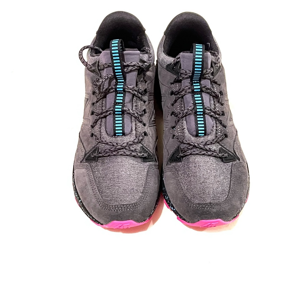 New Balance fresh foam sneakers  v1 size 9  trail